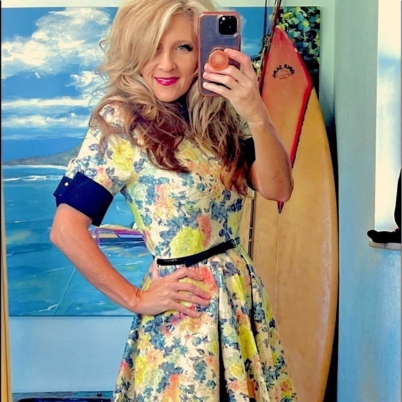 💛Closet of London,Excellent Mod Dress, Zippered Back,Gold Shimmer Throughout,6 - Picture 2 of 13